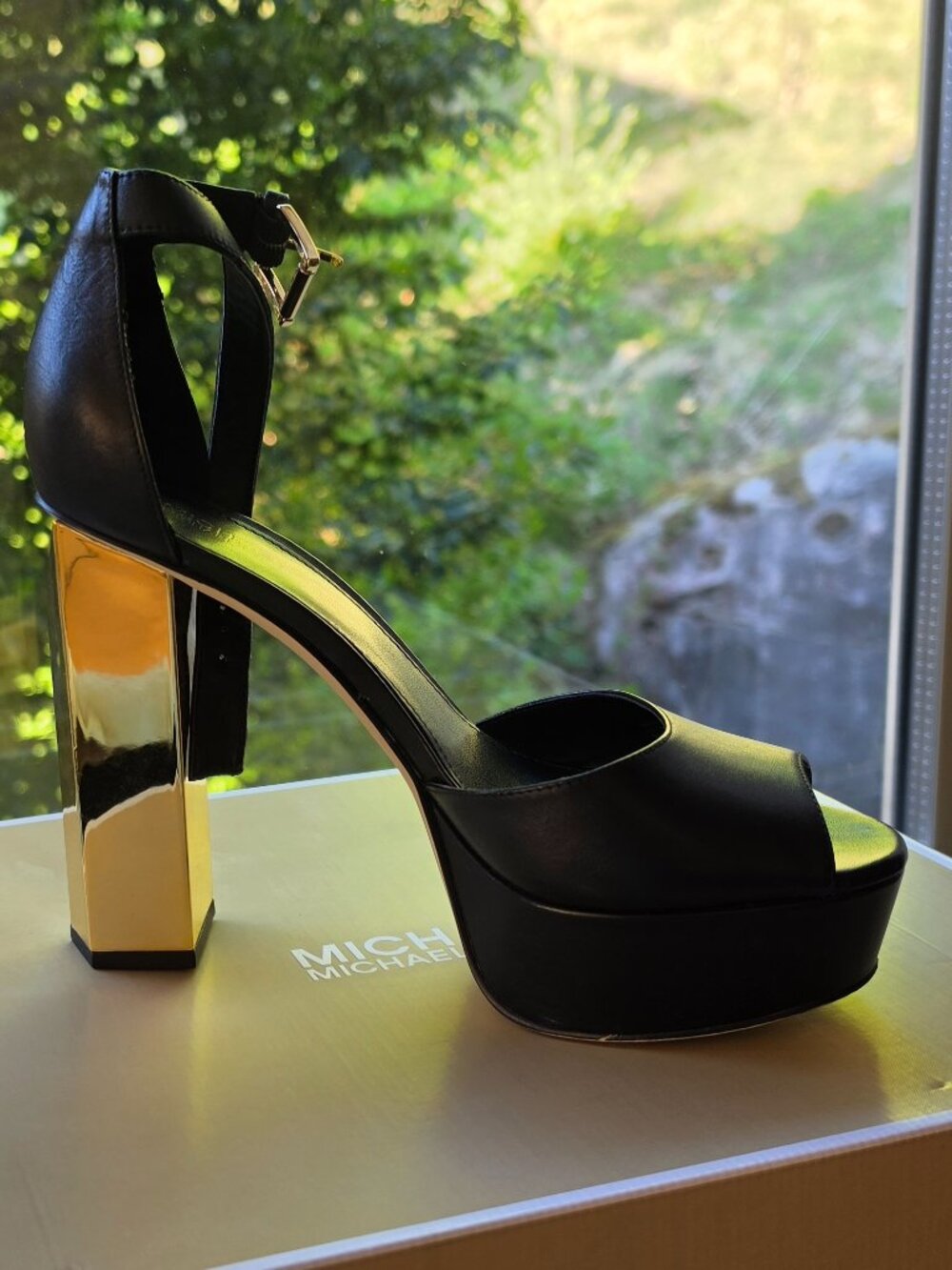 Michael Kors Petra Platform leather Black & Gold Sandal